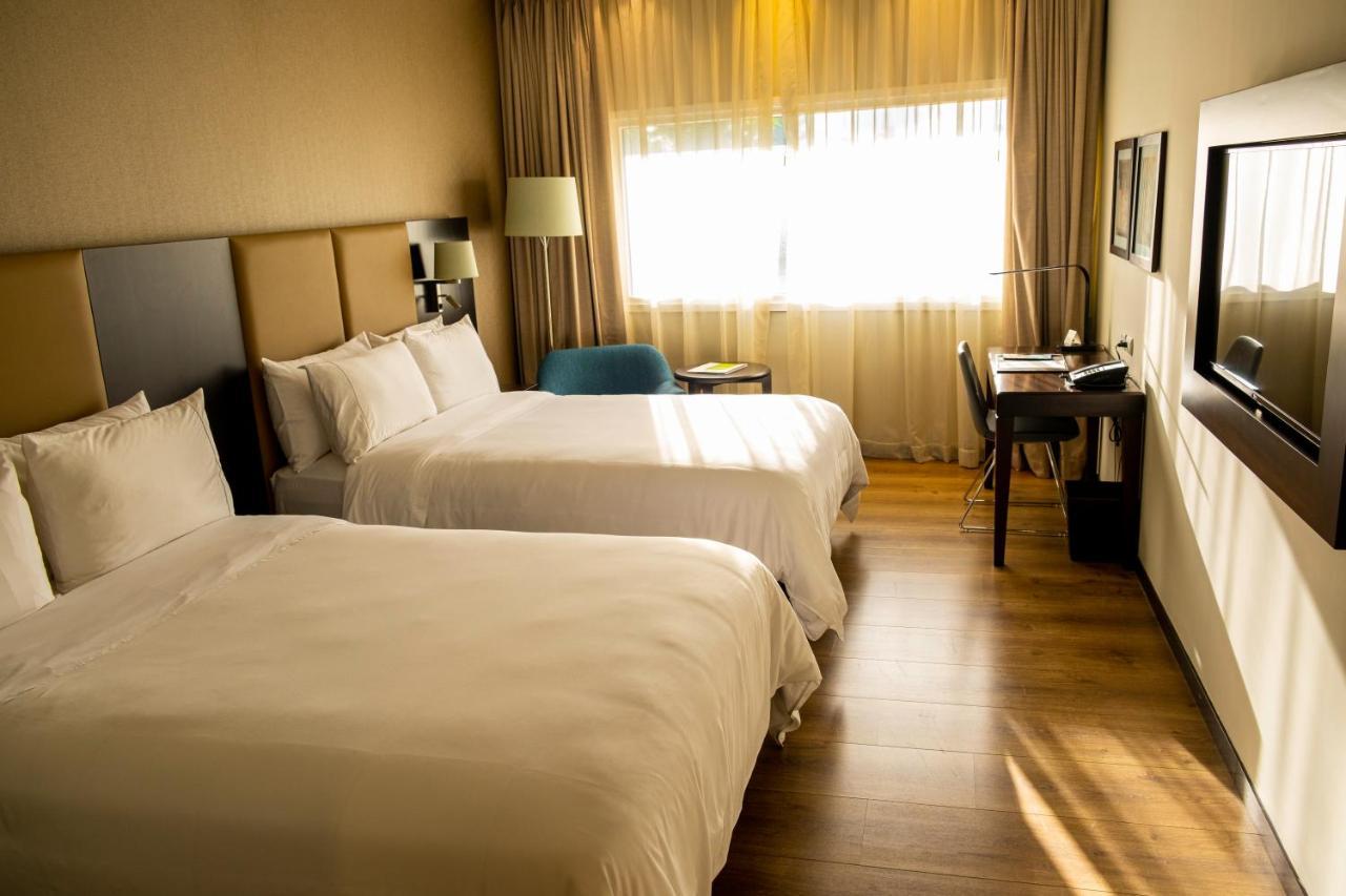 Radisson Hotel Santa Cruz サンタ・クルス・デ・ラ・シエラ エクステリア 写真