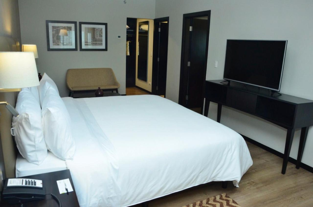 Radisson Hotel Santa Cruz サンタ・クルス・デ・ラ・シエラ エクステリア 写真