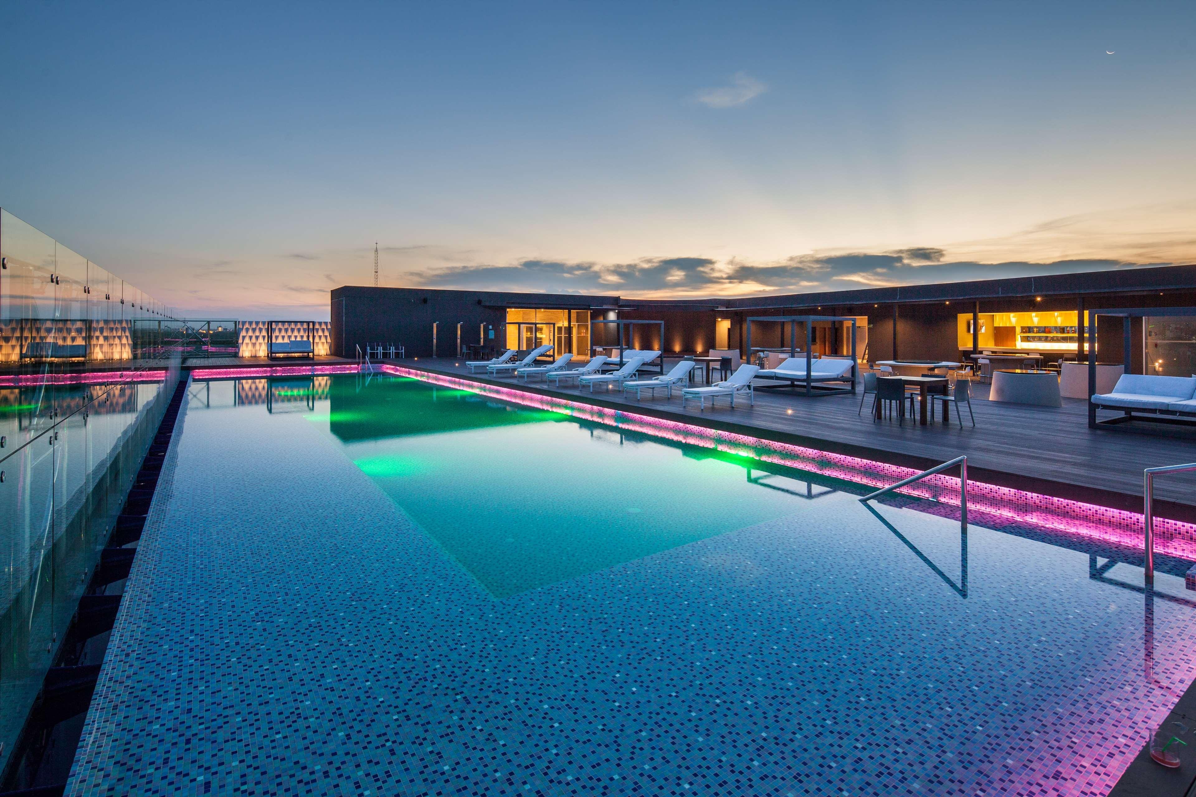 Radisson Hotel Santa Cruz サンタ・クルス・デ・ラ・シエラ エクステリア 写真