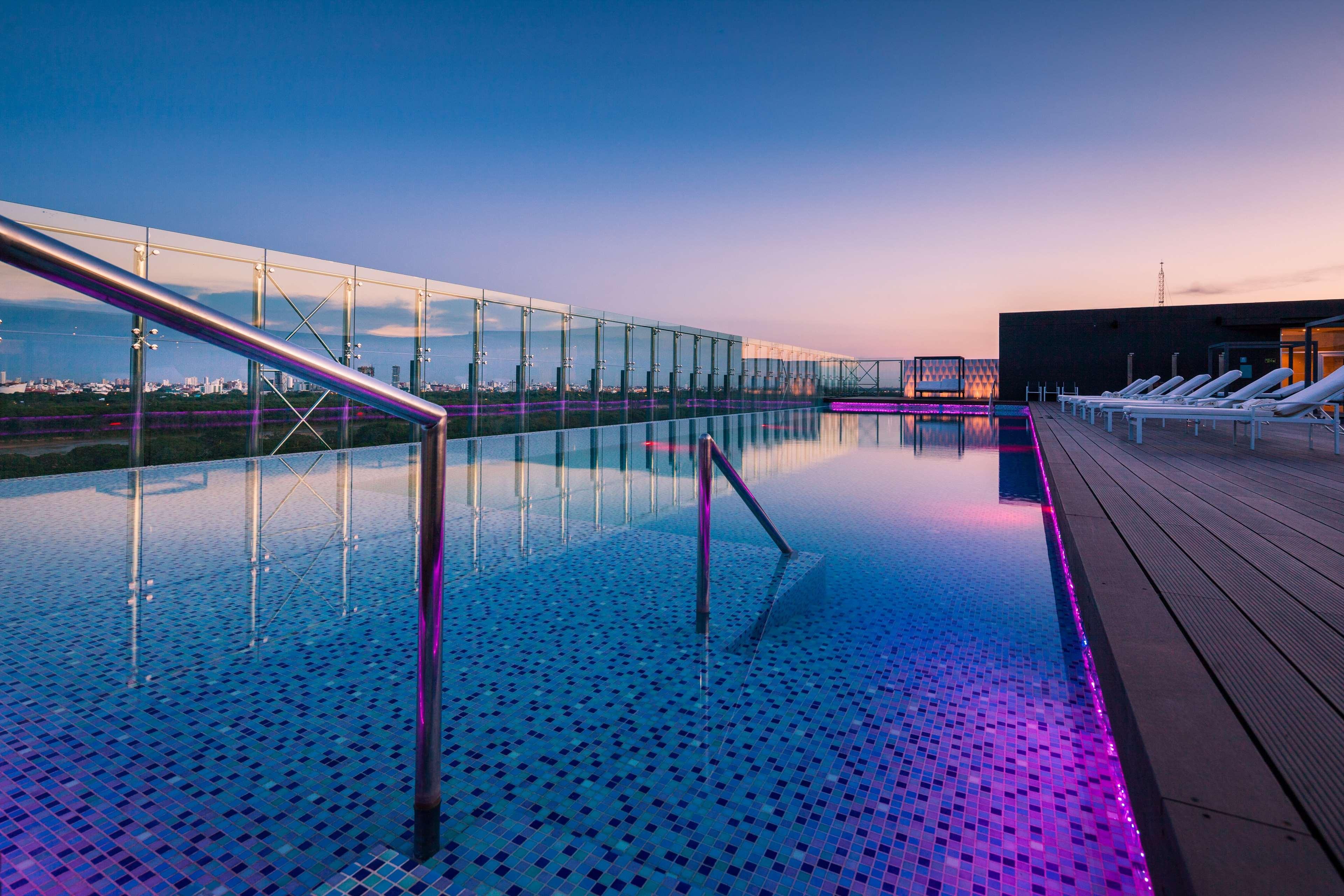 Radisson Hotel Santa Cruz サンタ・クルス・デ・ラ・シエラ エクステリア 写真