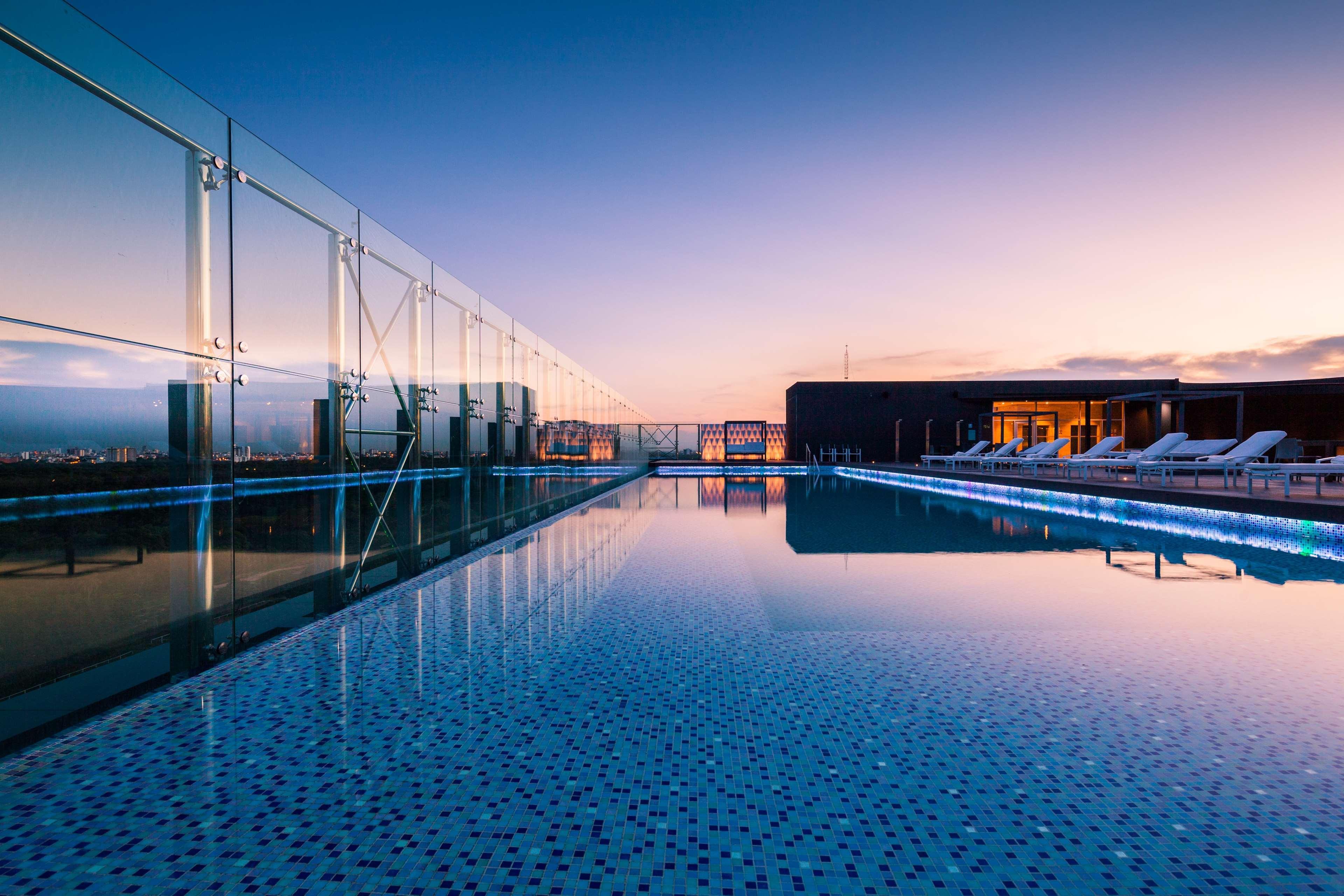 Radisson Hotel Santa Cruz サンタ・クルス・デ・ラ・シエラ エクステリア 写真