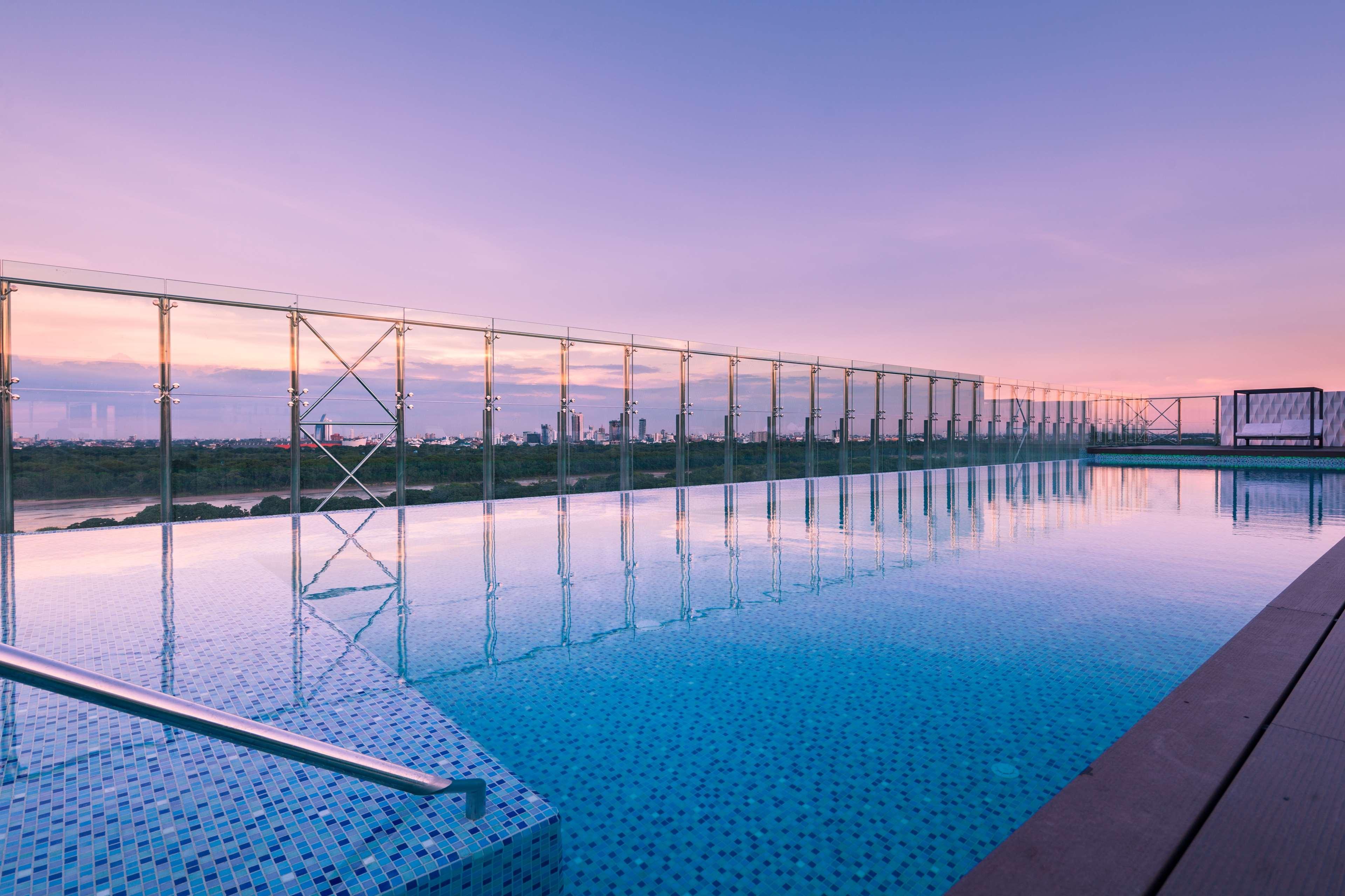 Radisson Hotel Santa Cruz サンタ・クルス・デ・ラ・シエラ エクステリア 写真