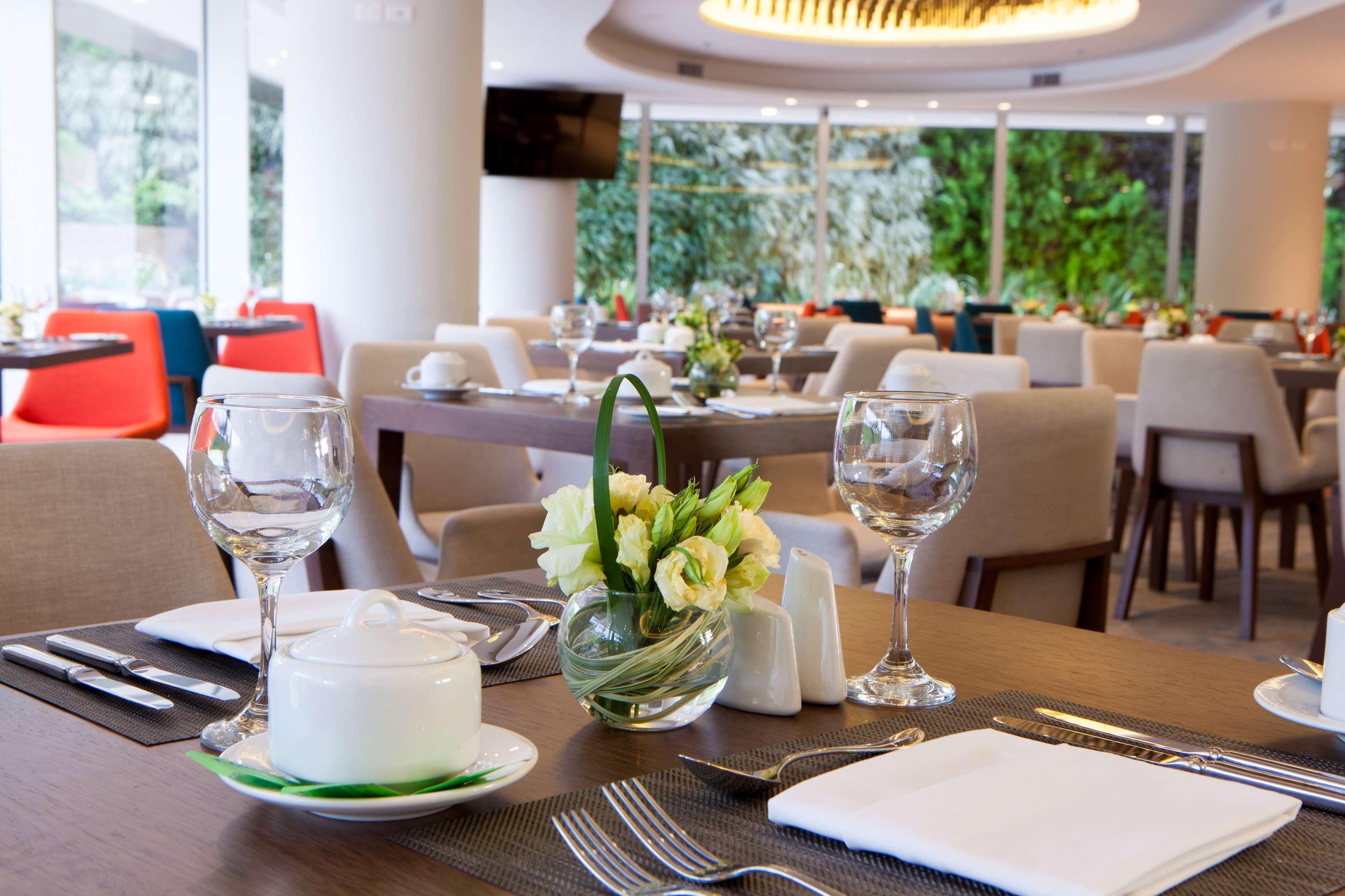 Radisson Hotel Santa Cruz サンタ・クルス・デ・ラ・シエラ エクステリア 写真