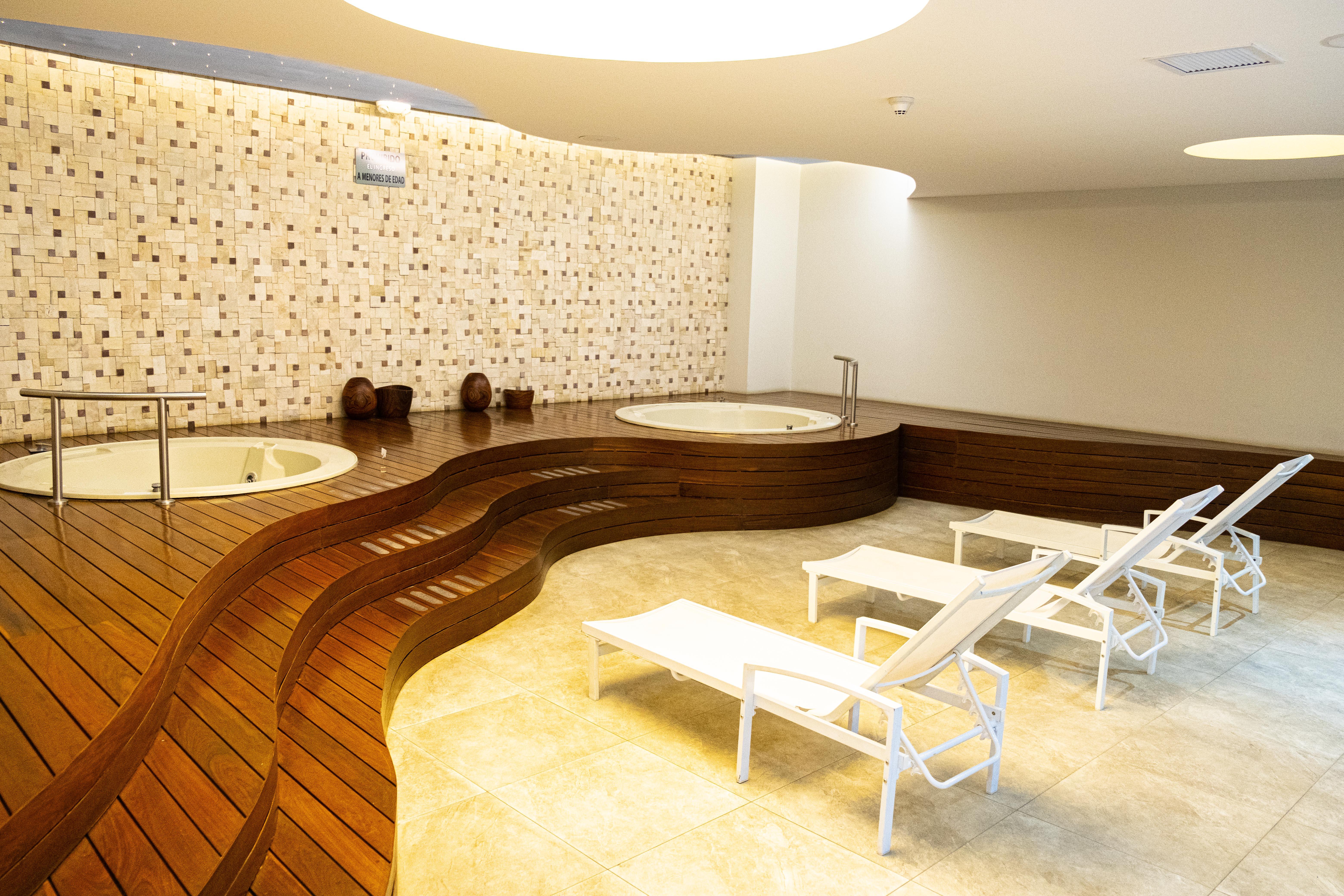 Radisson Hotel Santa Cruz サンタ・クルス・デ・ラ・シエラ エクステリア 写真