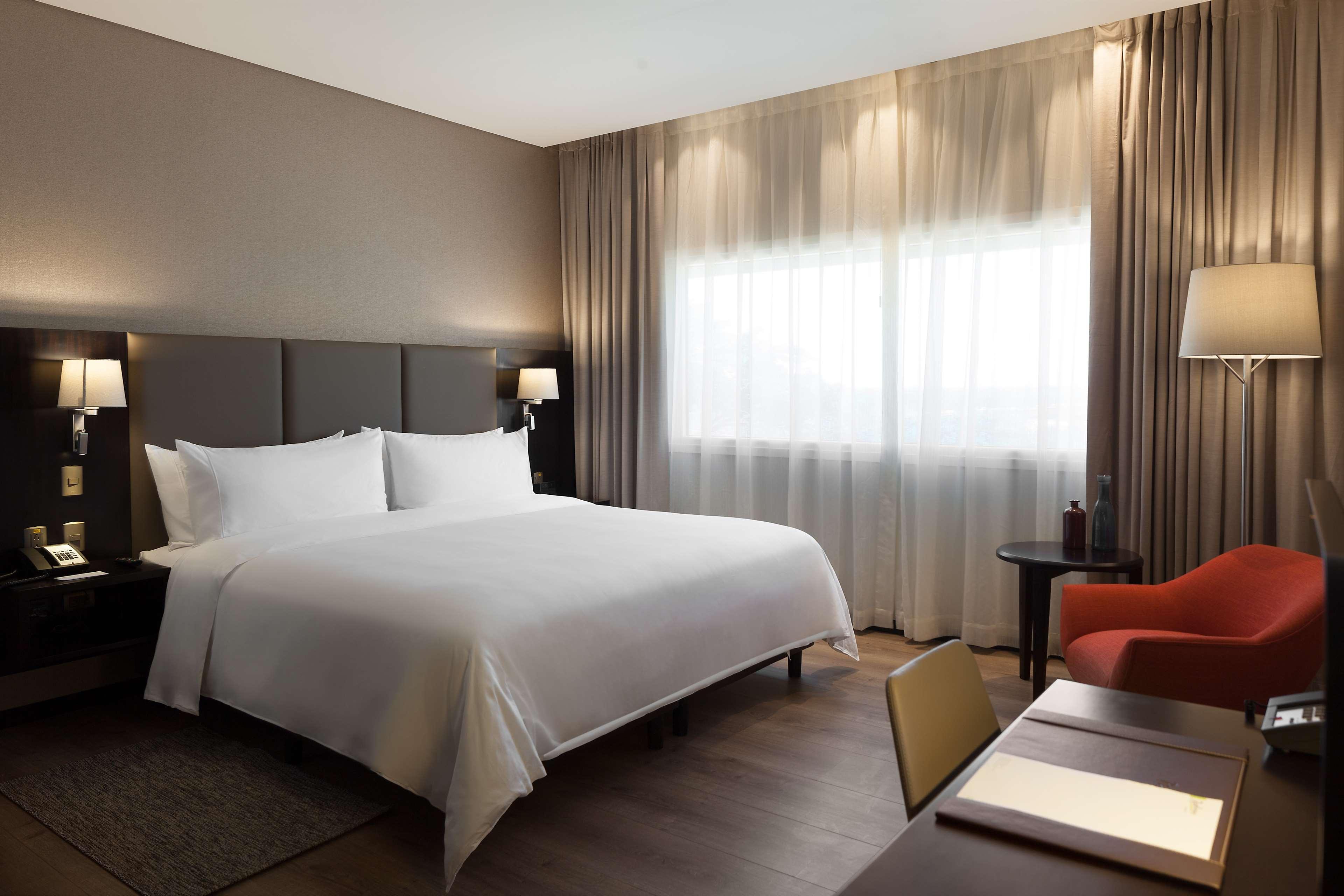 Radisson Hotel Santa Cruz サンタ・クルス・デ・ラ・シエラ エクステリア 写真