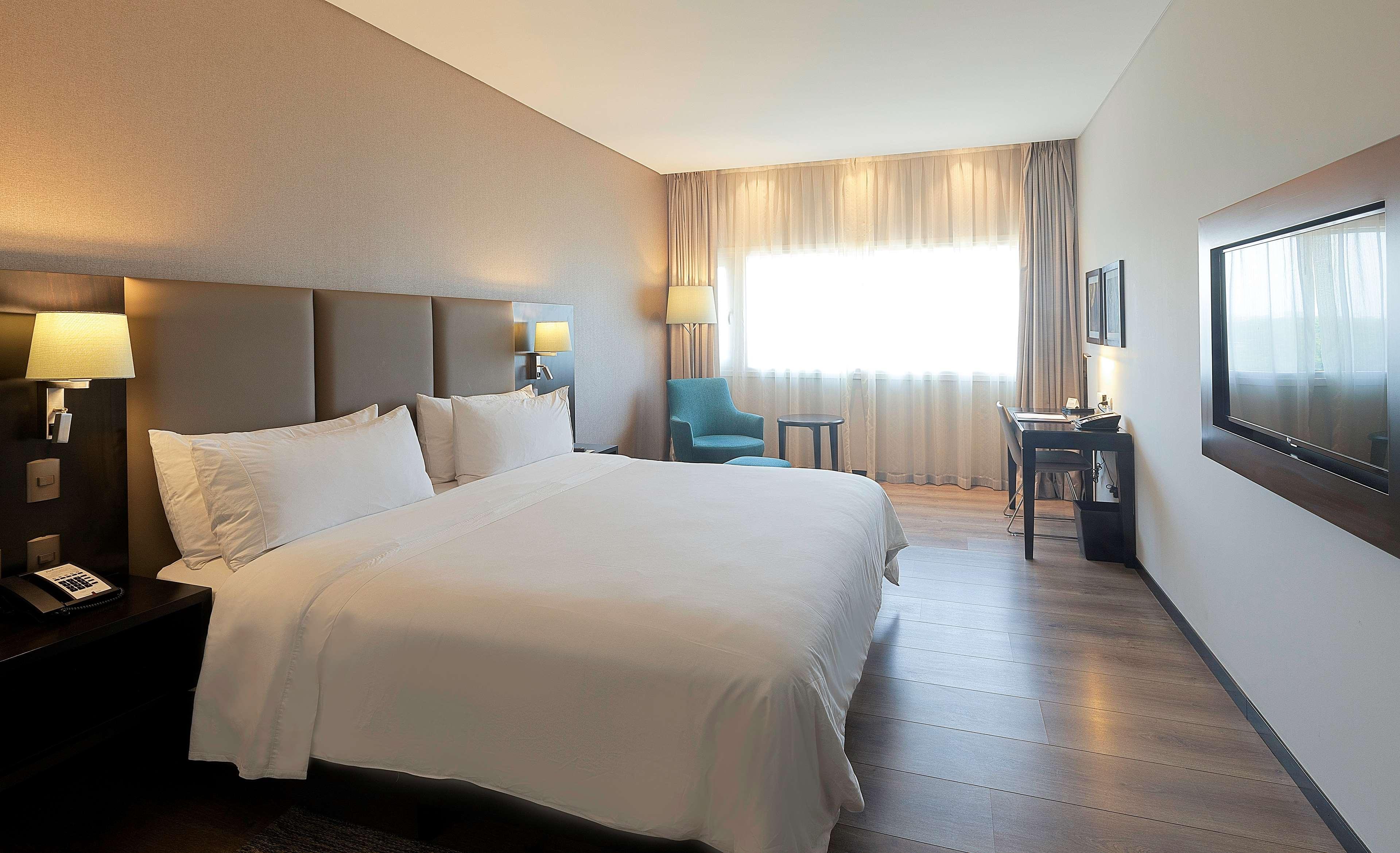 Radisson Hotel Santa Cruz サンタ・クルス・デ・ラ・シエラ エクステリア 写真