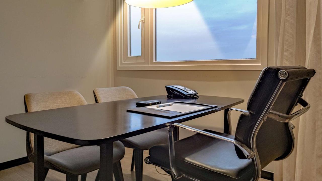 Radisson Hotel Santa Cruz サンタ・クルス・デ・ラ・シエラ エクステリア 写真